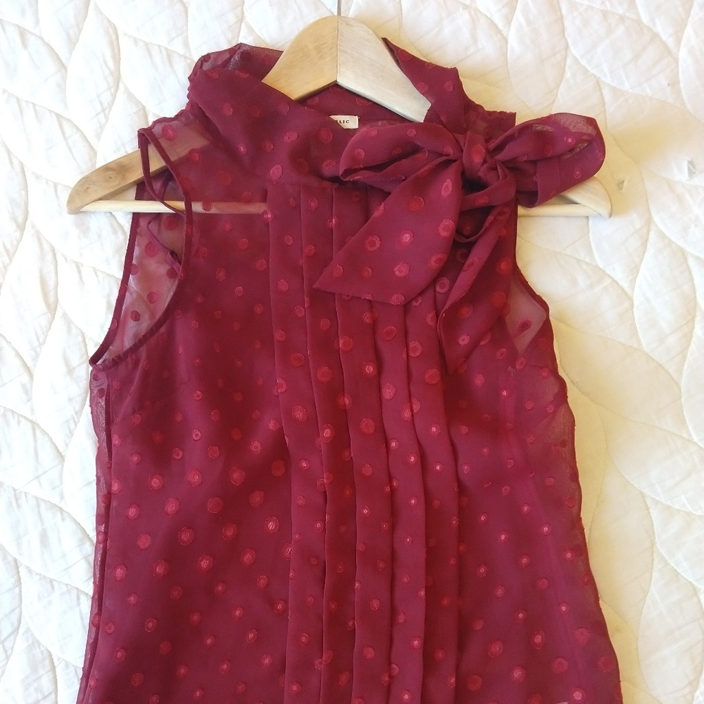 Red Shell - Pleat and Tie Detail